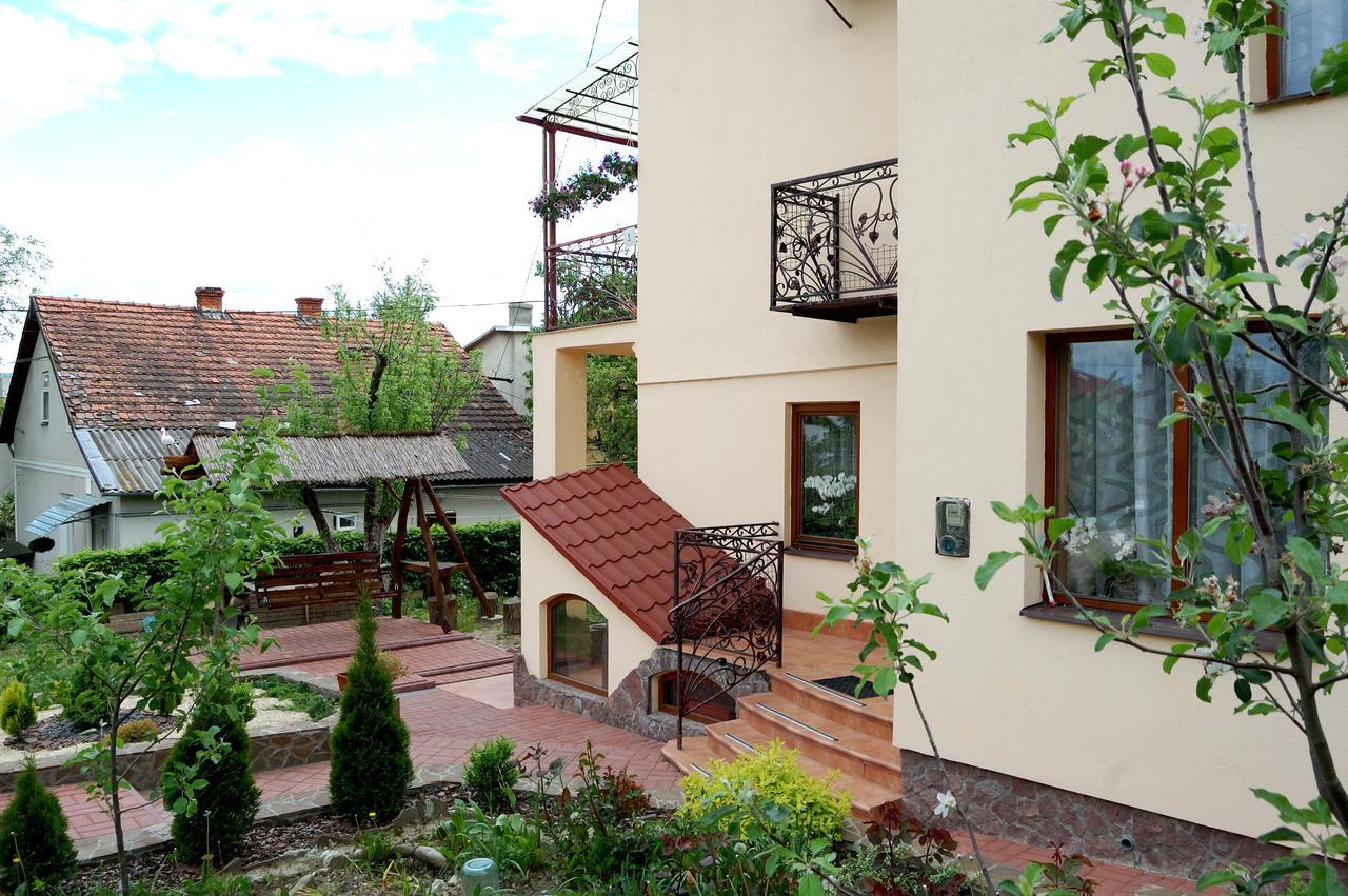 Hotel U Olgi Truskavec' Esterno foto